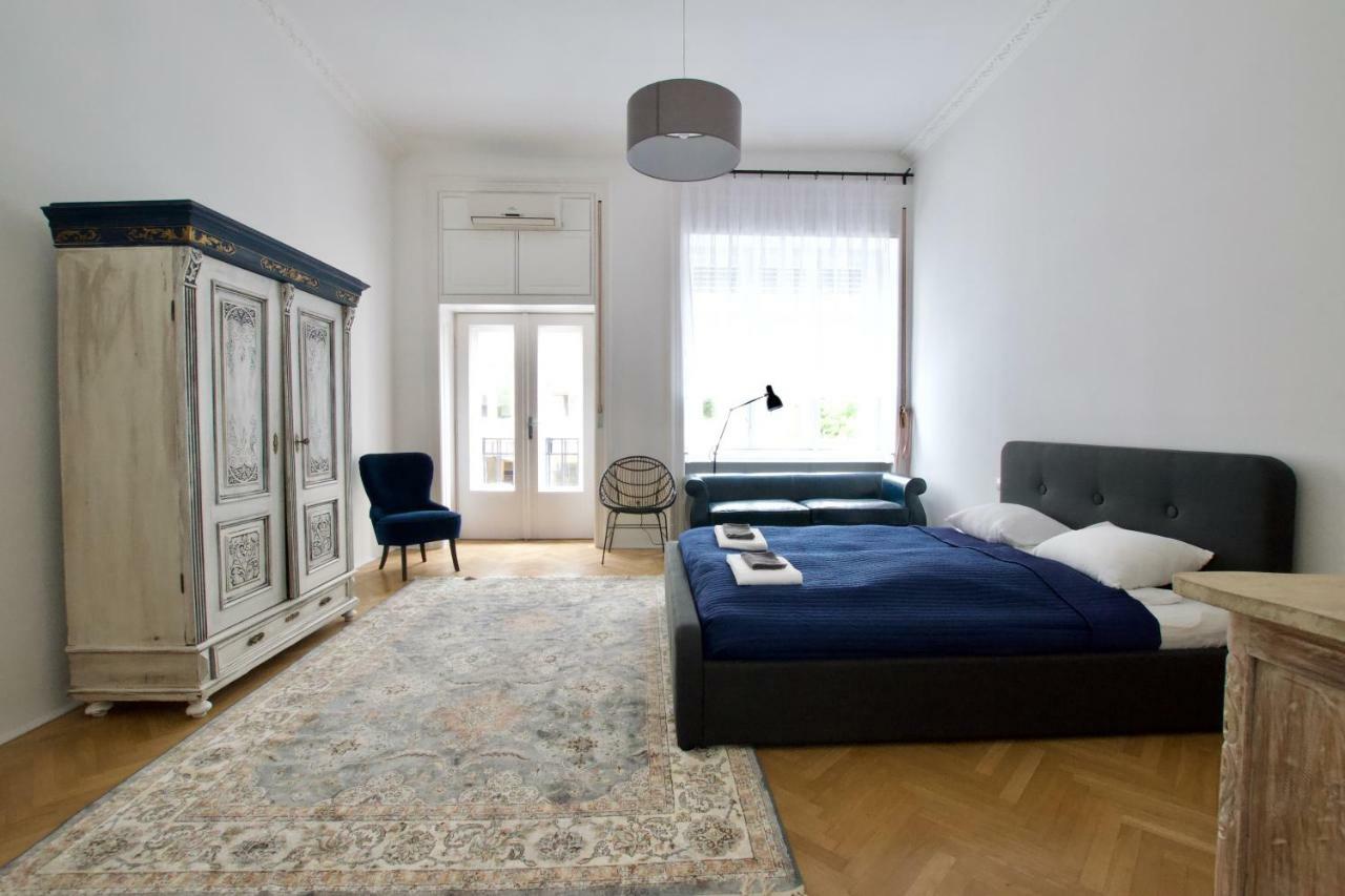 Luxury Apartment by Hi5 - Október 6 Street Budapest Exterior foto