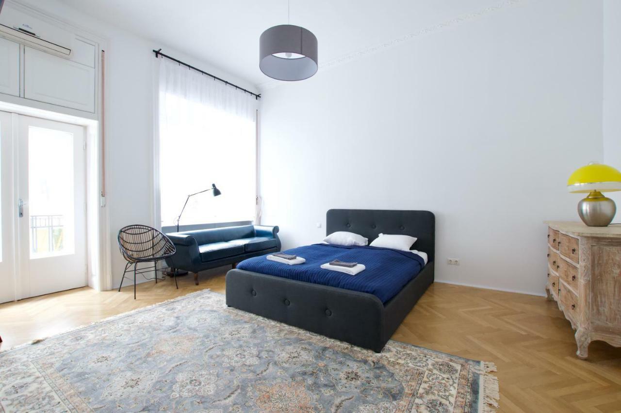 Luxury Apartment by Hi5 - Október 6 Street Budapest Exterior foto