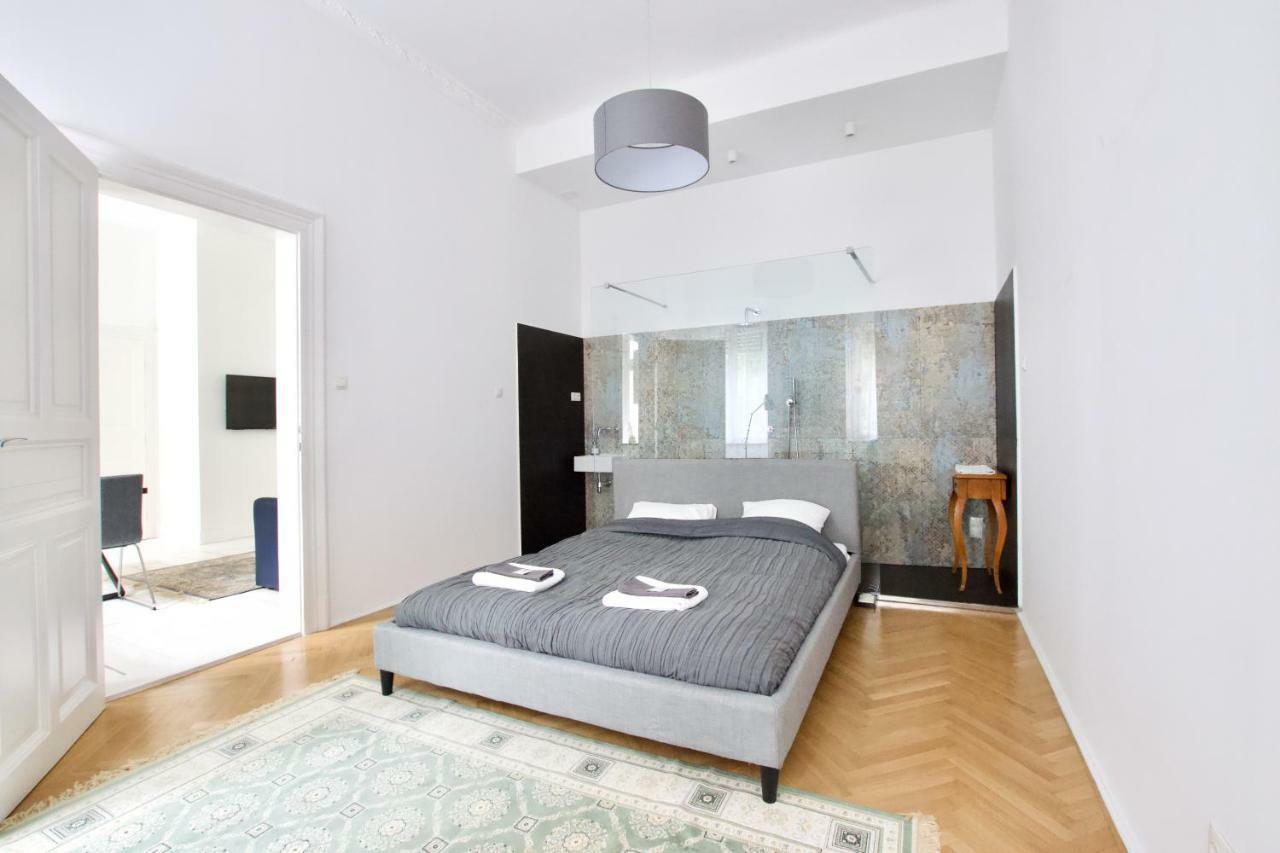 Luxury Apartment by Hi5 - Október 6 Street Budapest Exterior foto